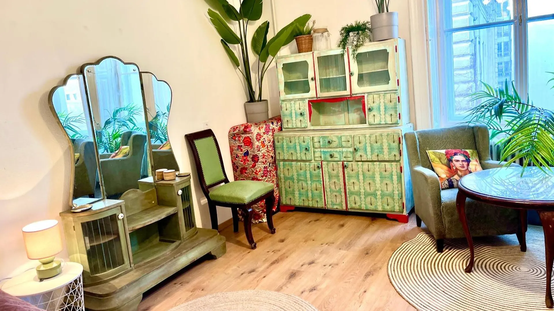 Boutique Design Studio At The City Center Apartment Budapest